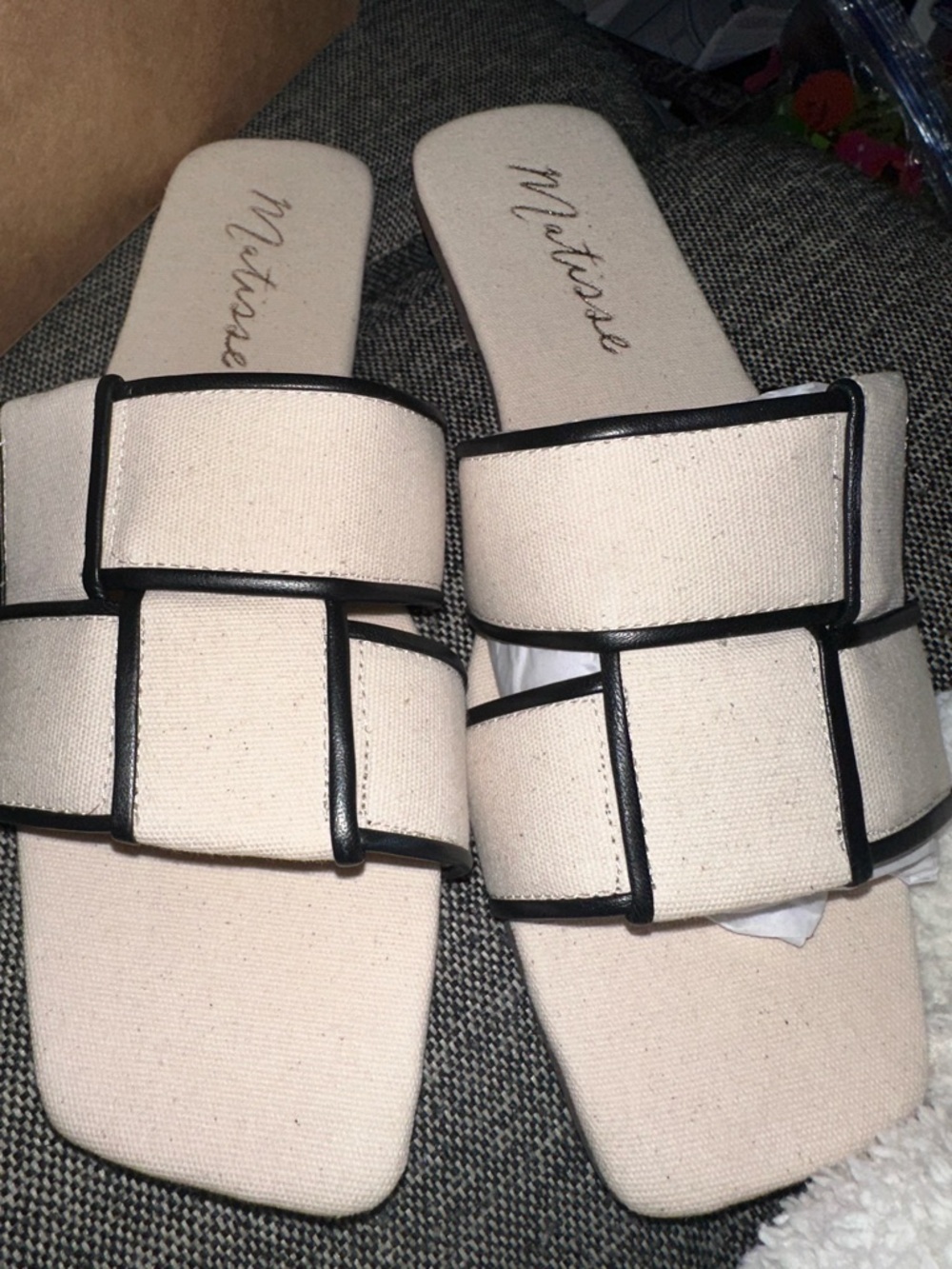 Matisse Biscayne size 9 Cream Slide Sandals with Black Trim - Women's Slip-On